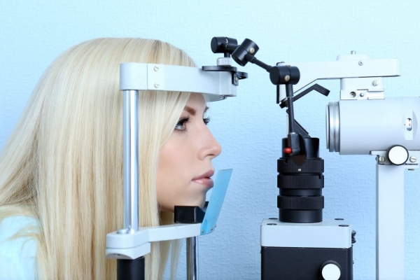 Обследование зрения в офтальмологической клинике «ОкоЛюкс»
